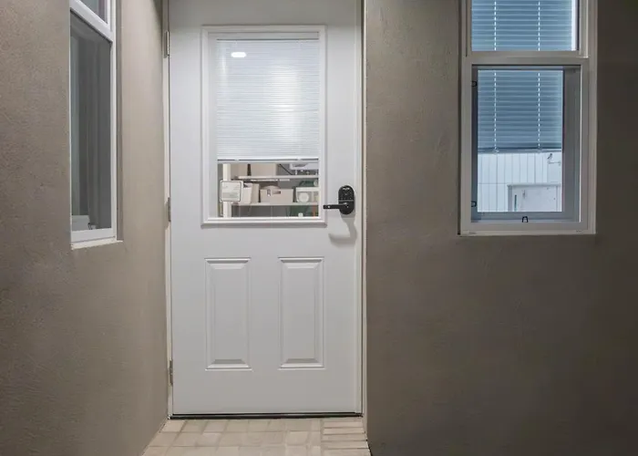Cozy 2br Entire House Near Ddp With Private Yard *